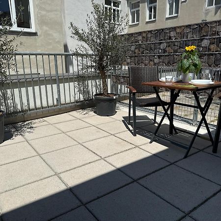 Апартаменты Klein Aber Fein Mit Terrasse Вена Экстерьер фото